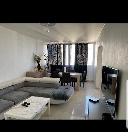 Appartement Laurent Bonnevay Вильорбан Екстериор снимка
